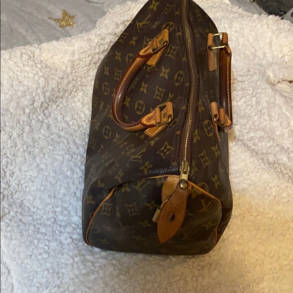 Authentic Louis Vuitton speedy bag